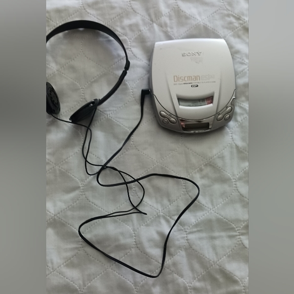 Sony CD Walkman D-E200 CD player silver in excellent condition - Picture 7 of 9